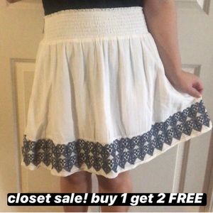 🌻 B1G2 FREE🌻 White boho skirt